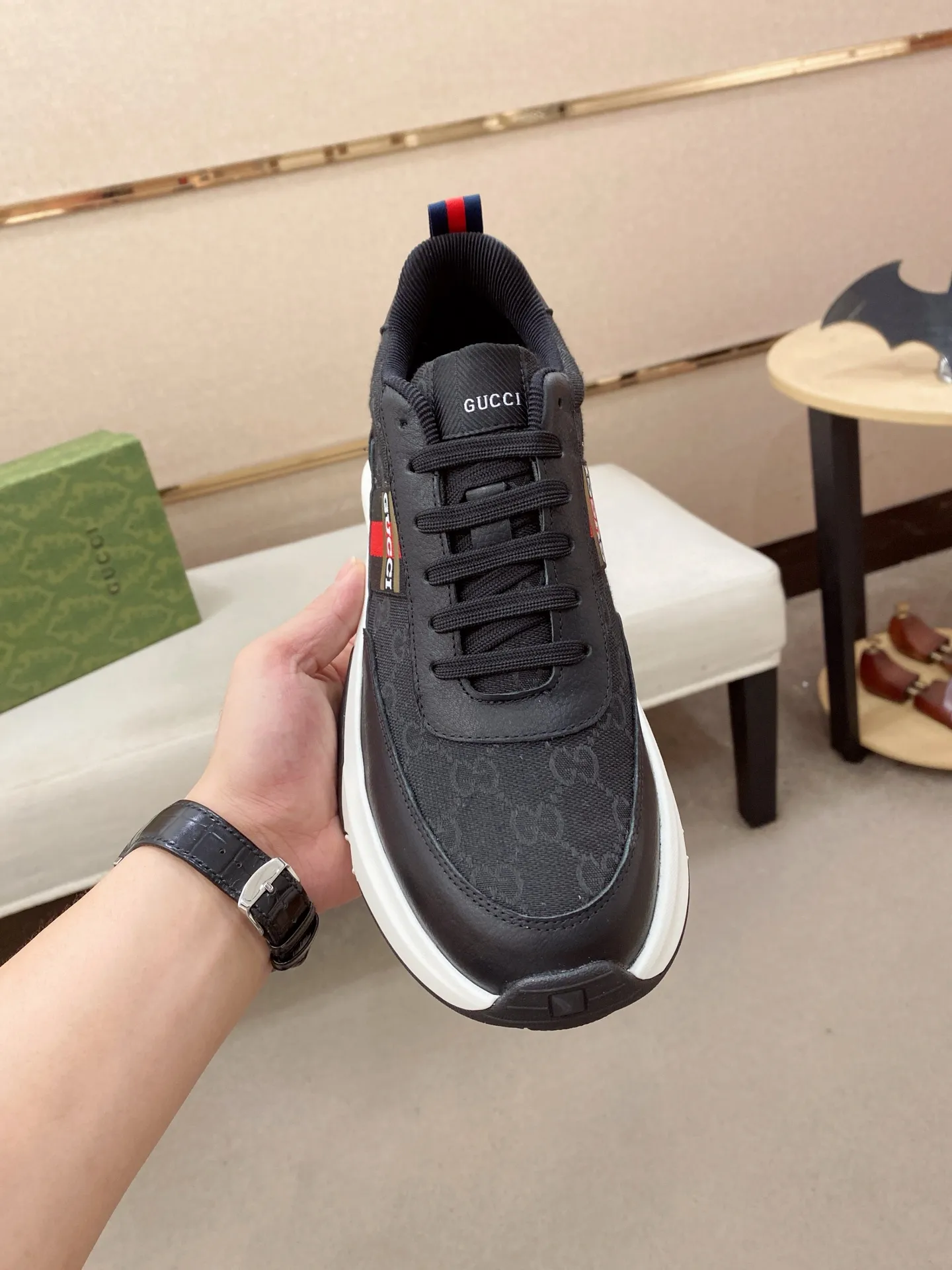 Men's men's shoes💰 462💰🇮🇹🇮🇹GUCCI🔍🔍new models are on sale at the same time at the counter. The uppers🇮🇹 are made of top-grain cowhide imported from Italy. Fully imported genuine leather lining 💪💪, completely 1⃣️ to 1⃣️ replica 🇮🇹💪💪, ⚠ sole: original sole provided by the original factory, exclusive movable molded sole super comfortable, ⚠ original factory follow-up, 🔍🔍 high quality, you can go in and out of the counter at will, welcome to compare⚠. Code number:38-44